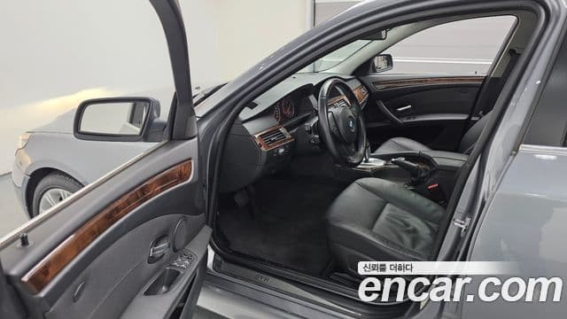 BMW 5시리즈 (E60) 528i седан, 2009 11
