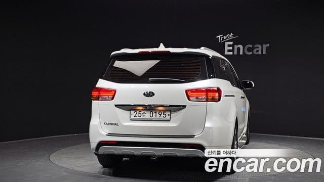 Kia All New Carnival Noblesse, 2016 4