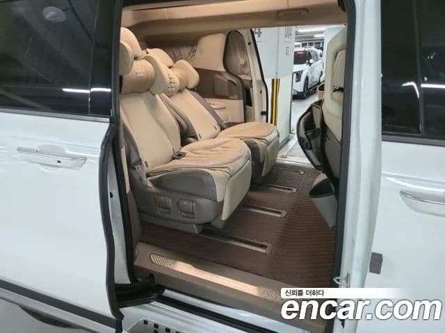 Kia Carnival 4세대 бензин 4인승 High Limousine (компания по спецнадстройкам), 2023 15