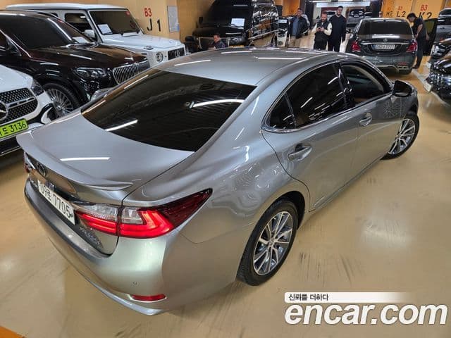 Lexus New ES300h XV60, 2018 4