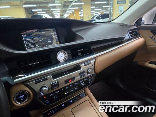 Lexus New ES300h XV60, 2018 7