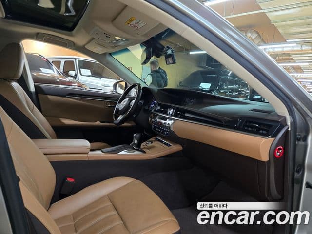 Lexus New ES300h XV60, 2018 13