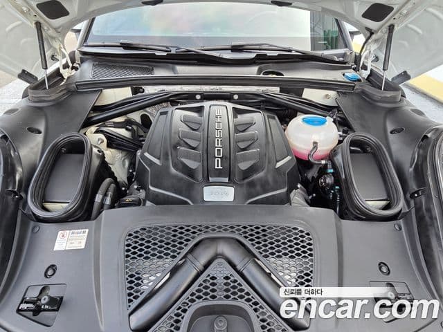 Porsche Macan 95B, 2017 16