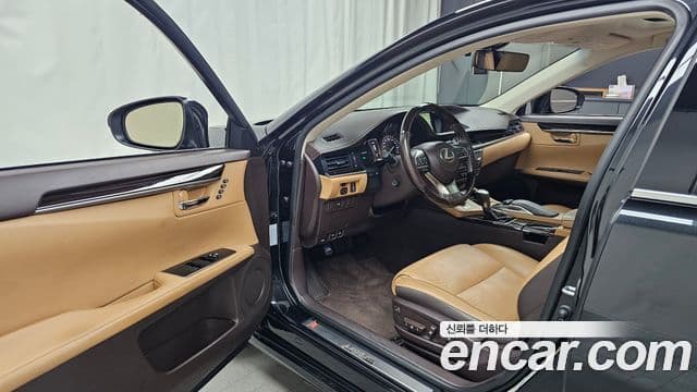 Lexus New ES300h XV60, 2017 10