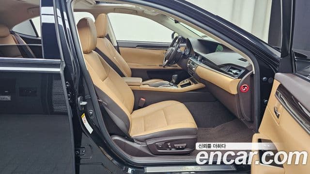 Lexus New ES300h XV60, 2017 11