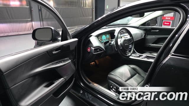 Jaguar XE 20d R스포츠, 2019 10