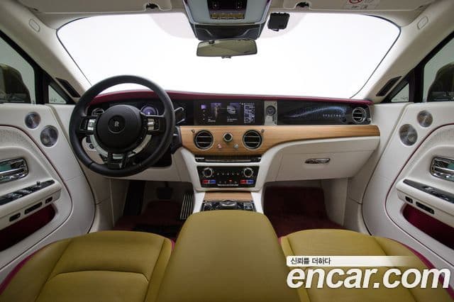 Rolls-Royce Spectre купе, 2024 10