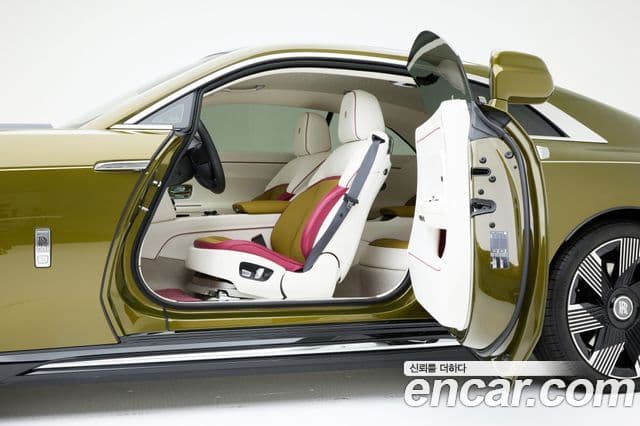 Rolls-Royce Spectre купе, 2024 11