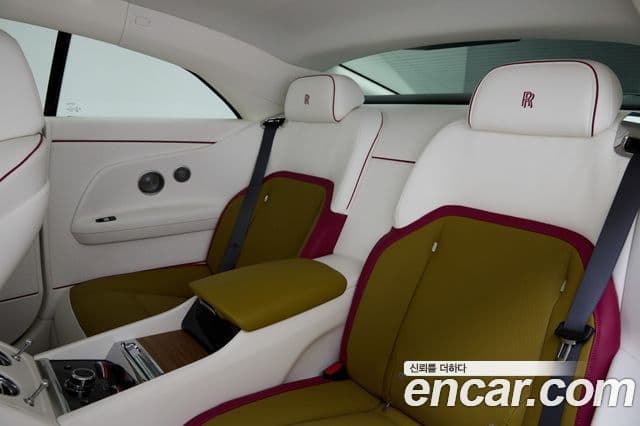 Rolls-Royce Spectre купе, 2024 13