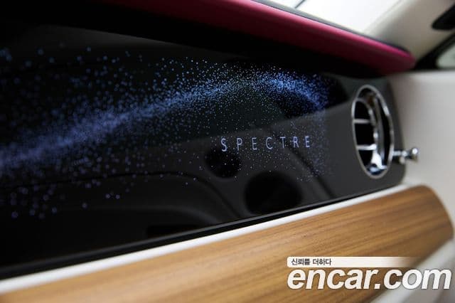 Rolls-Royce Spectre купе, 2024 14