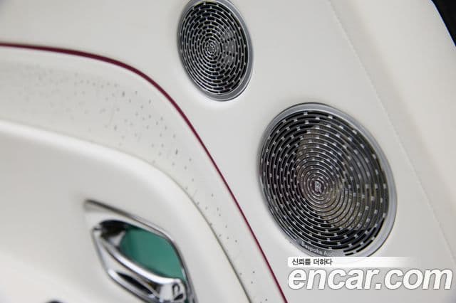 Rolls-Royce Spectre купе, 2024 15