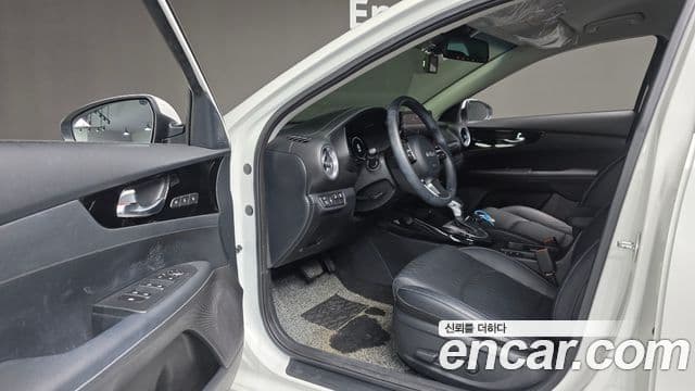 Kia The / новый New K3 2세대 Signature, 2022 11