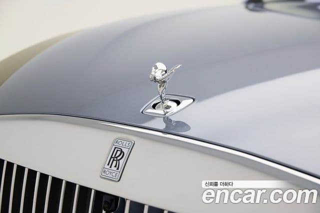 Rolls-Royce Spectre купе, 2024 11