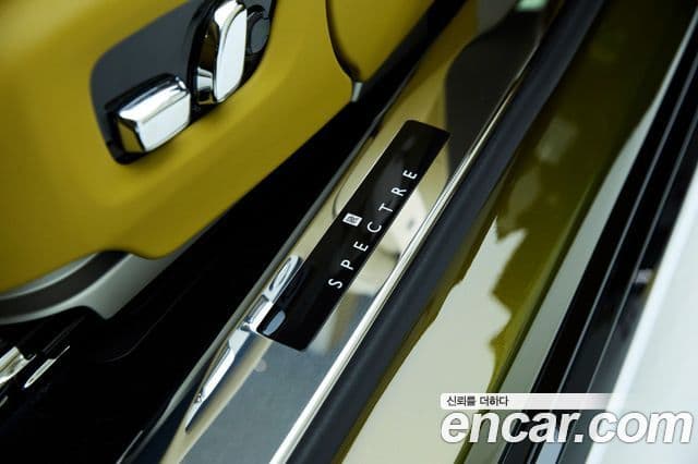 Rolls-Royce Spectre купе, 2024 17