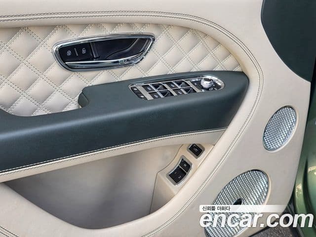 Bentley Bentayga 4.0 V8, 2022 6