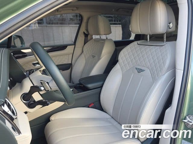 Bentley Bentayga 4.0 V8, 2022 9