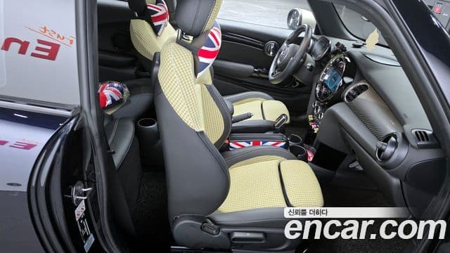 Mini Cooper 3세대, 2023 11