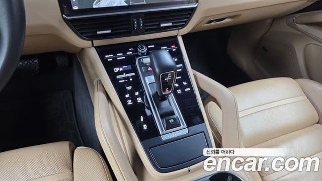 Porsche Cayenne (PO536), 2019 9