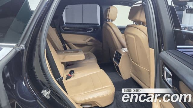 Porsche Cayenne (PO536), 2019 12