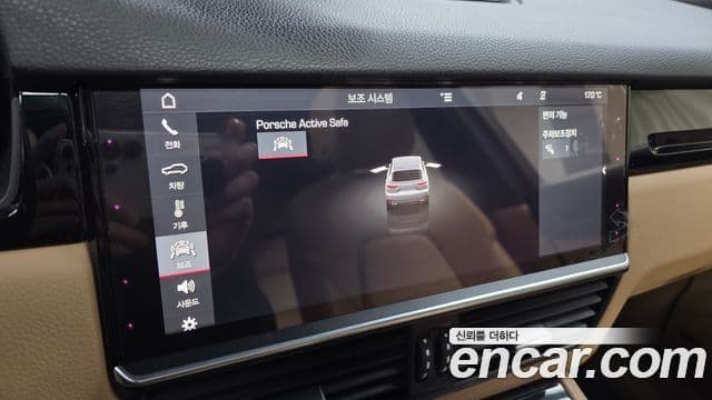 Porsche Cayenne (PO536), 2019 16