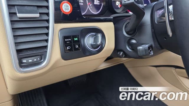 Porsche Cayenne (PO536), 2019 17