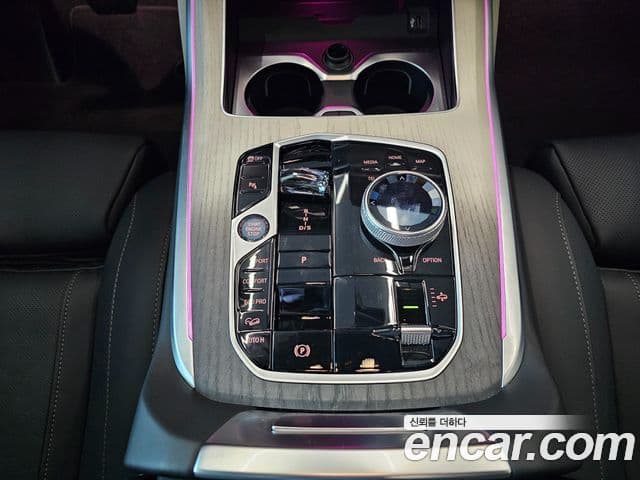 BMW X7 (G07) xDrive 40i Design Pure Excellence 6인승, 2025 10