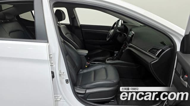 Hyundai Avante AD 1.6 GDI Value Plus, 2017 11