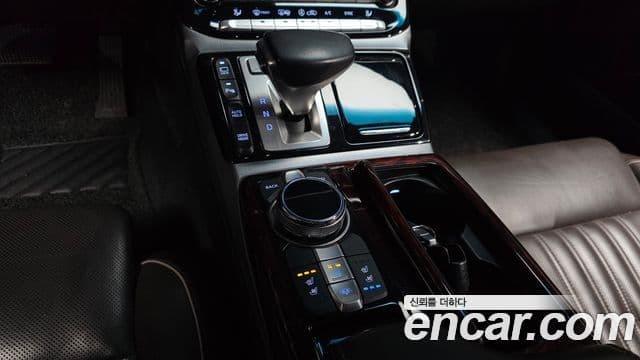 Genesis EQ900 Prestige, 2017 9