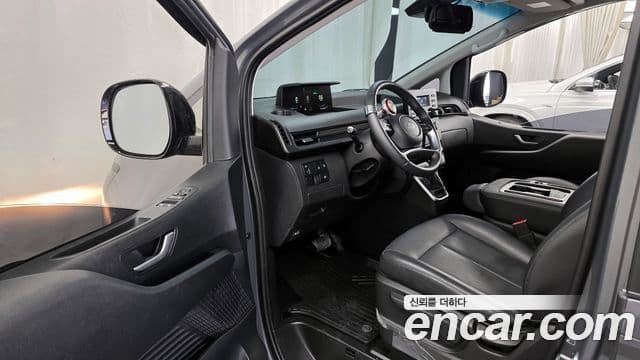 Hyundai Staria Modern, 2025 10