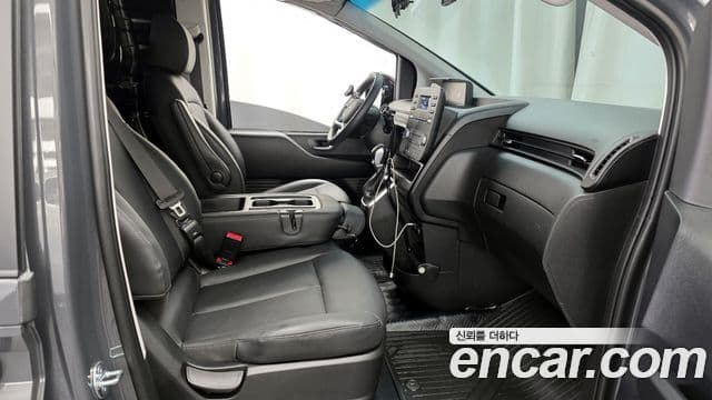 Hyundai Staria Modern, 2025 11