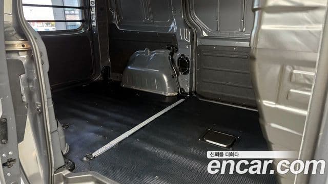 Hyundai Staria Modern, 2025 12