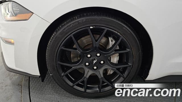 Ford Mustang кабриолет, 2019 все фото