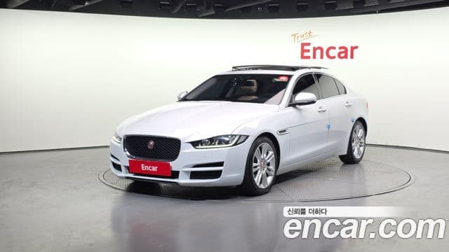 Jaguar XE Prestige, 2016 1