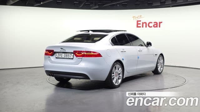 Jaguar XE Prestige, 2016 2