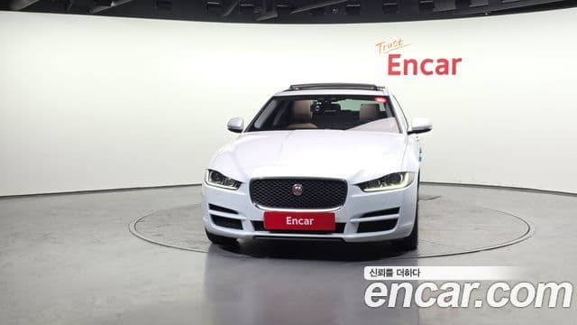 Jaguar XE Prestige, 2016 3