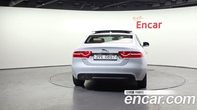 Jaguar XE Prestige, 2016 4