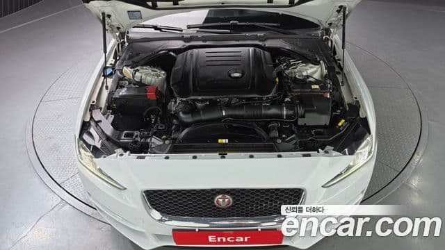 Jaguar XE Prestige, 2016 6