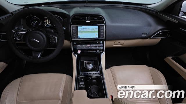 Jaguar XE Prestige, 2016 7