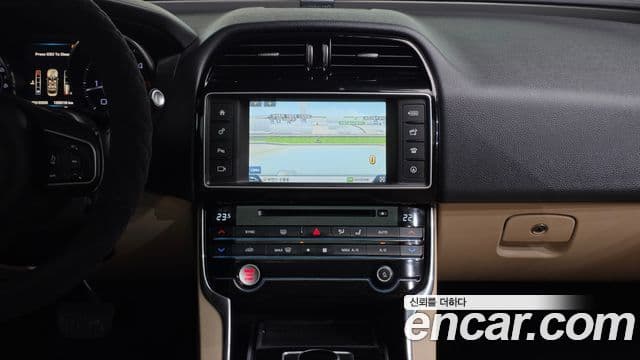 Jaguar XE Prestige, 2016 14