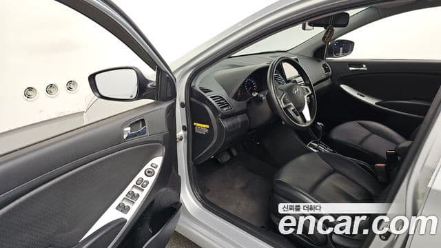 Hyundai Accent(новый кузов / новое поколение) Premier, 2011 10