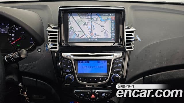 Hyundai Accent(новый кузов / новое поколение) Premier, 2011 14