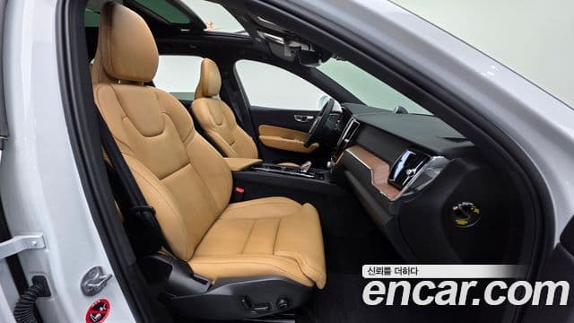 Volvo XC60 2세대 B5 Ultimate Bright, 2024 10