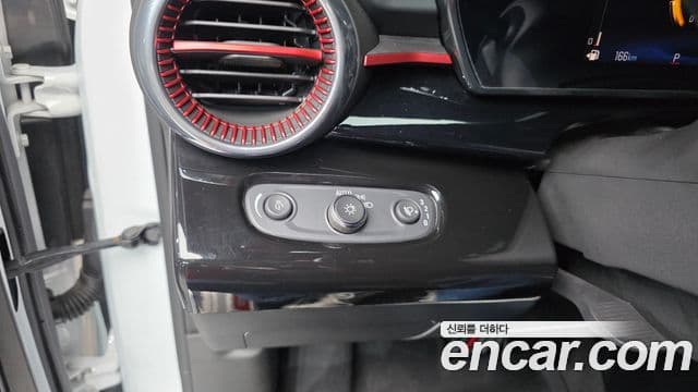 Chevrolet(GM대우) Trax кроссовер 1.2 RS, 2024 13