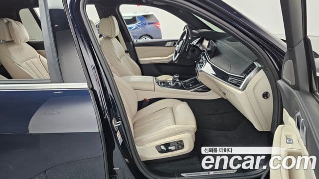 BMW X7 (G07) xDrive 40i M Sport 6인승, 2021 11