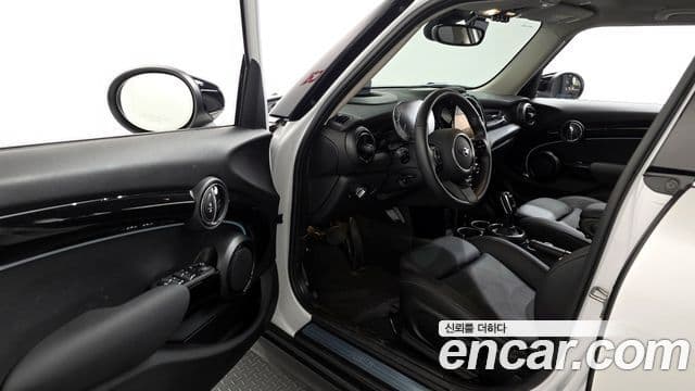 Mini Cooper 3세대, 2024 10