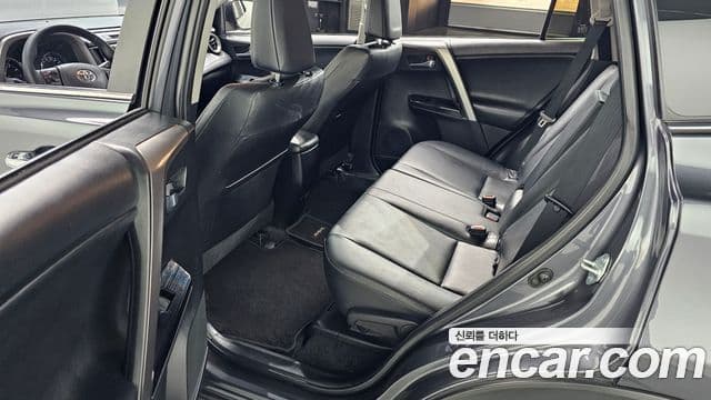 Toyota RAV4 4세대, 2016 12
