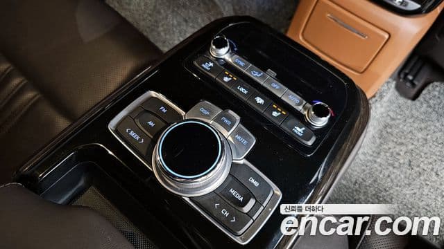 Genesis G90 Premium Luxury, 2019 18