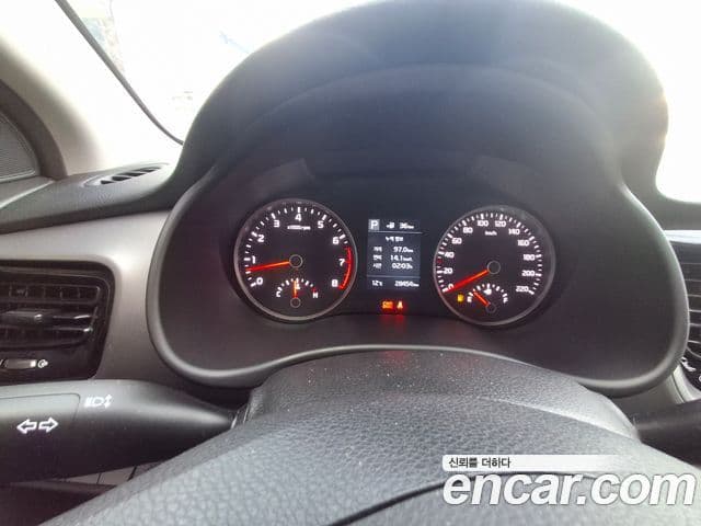 Kia Stonic Deluxe, 2018 8