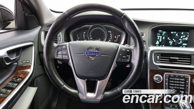 Volvo V60 1세대, 2017 13