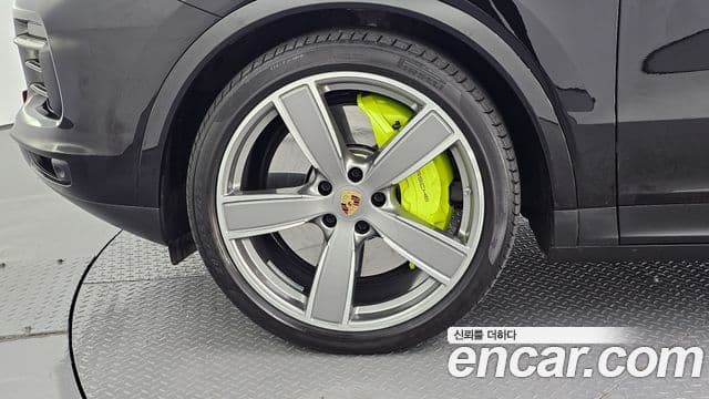 Porsche Cayenne (PO536) 3.0 E-гибрид купе, 2020 все фото